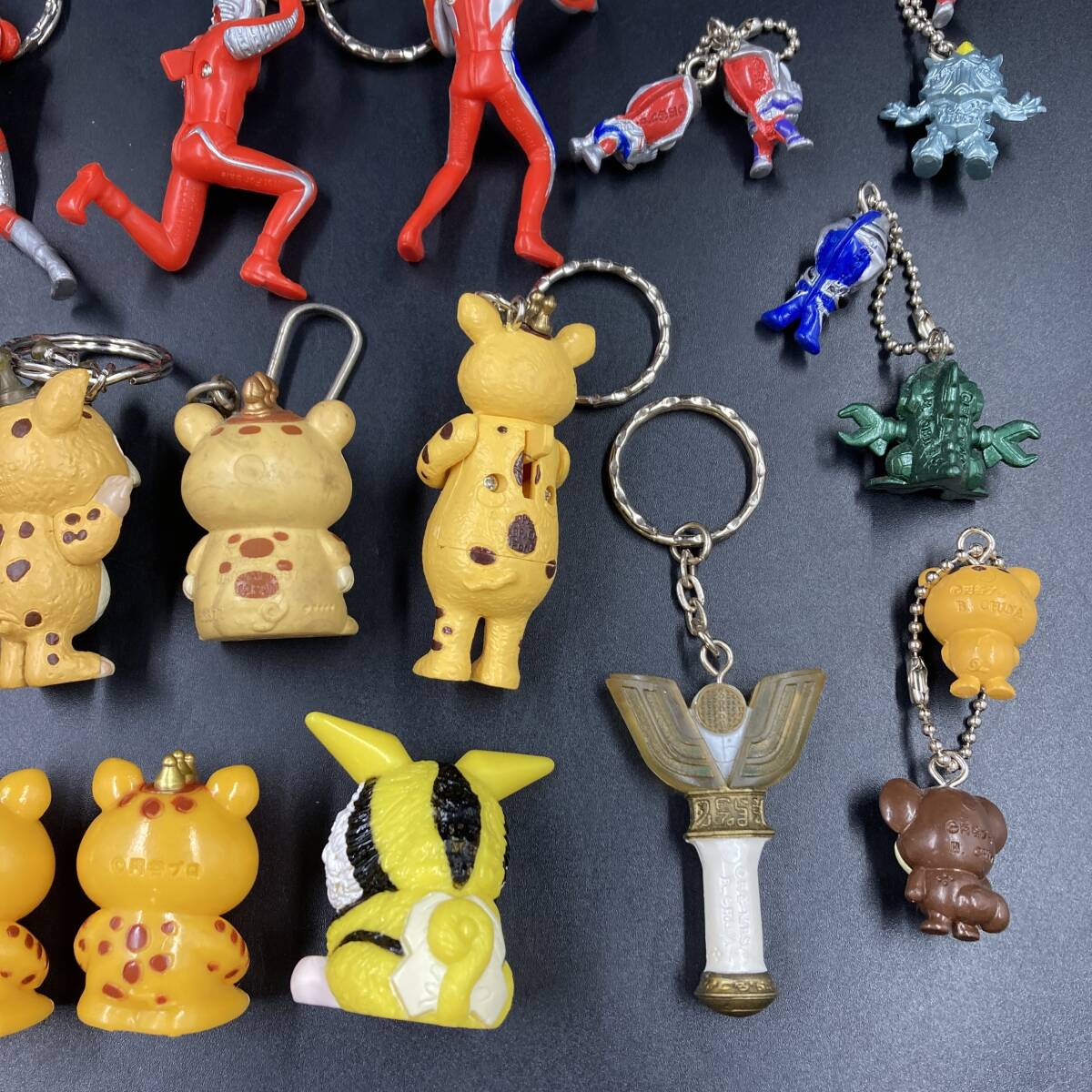 SUS512 コンビニ愛テム 円谷キャラクター アクションキーホルダー ブースカ ほか ウルトラマン など フィギュア まとめて ジャンク _画像10