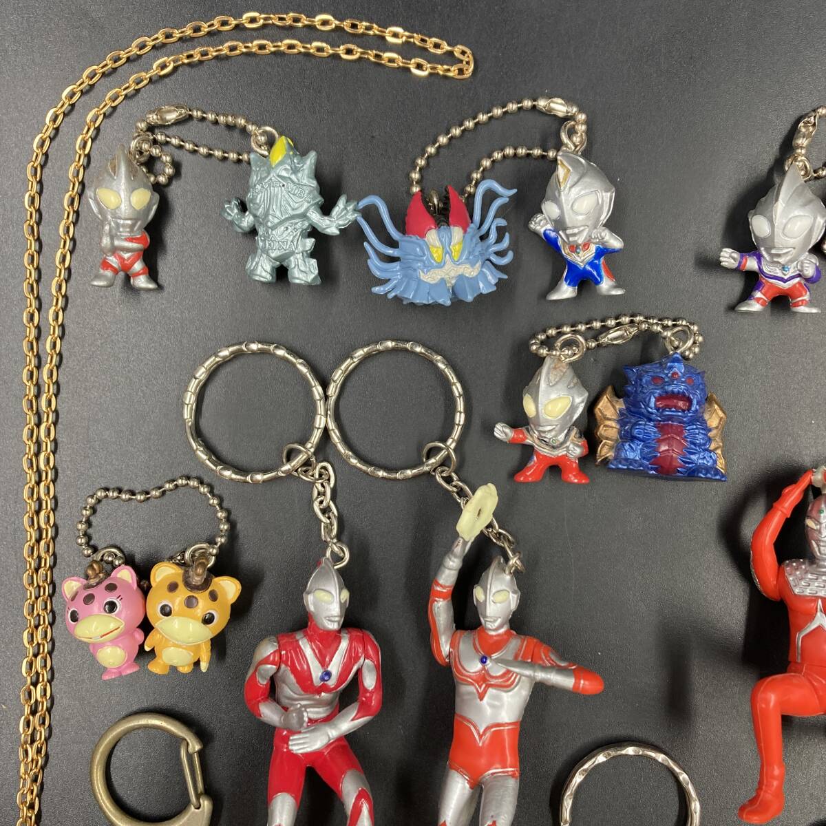 SUS512 コンビニ愛テム 円谷キャラクター アクションキーホルダー ブースカ ほか ウルトラマン など フィギュア まとめて ジャンク _画像2
