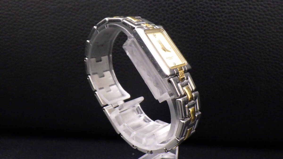#19012C GIVENCHY ジバンシー 腕時計 レディース ゴールド系 シルバー系 ゴールド文字盤 クオーツ スイス ジャンク スクエア_画像2