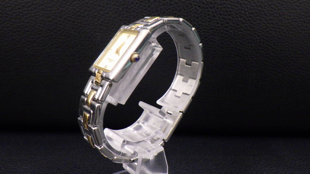 #19012C GIVENCHY ジバンシー 腕時計 レディース ゴールド系 シルバー系 ゴールド文字盤 クオーツ スイス ジャンク スクエア_画像3