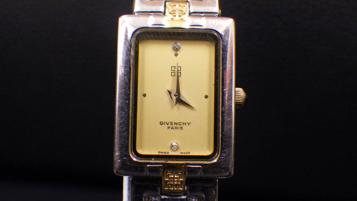 #19012C GIVENCHY ジバンシー 腕時計 レディース ゴールド系 シルバー系 ゴールド文字盤 クオーツ スイス ジャンク スクエア_画像4