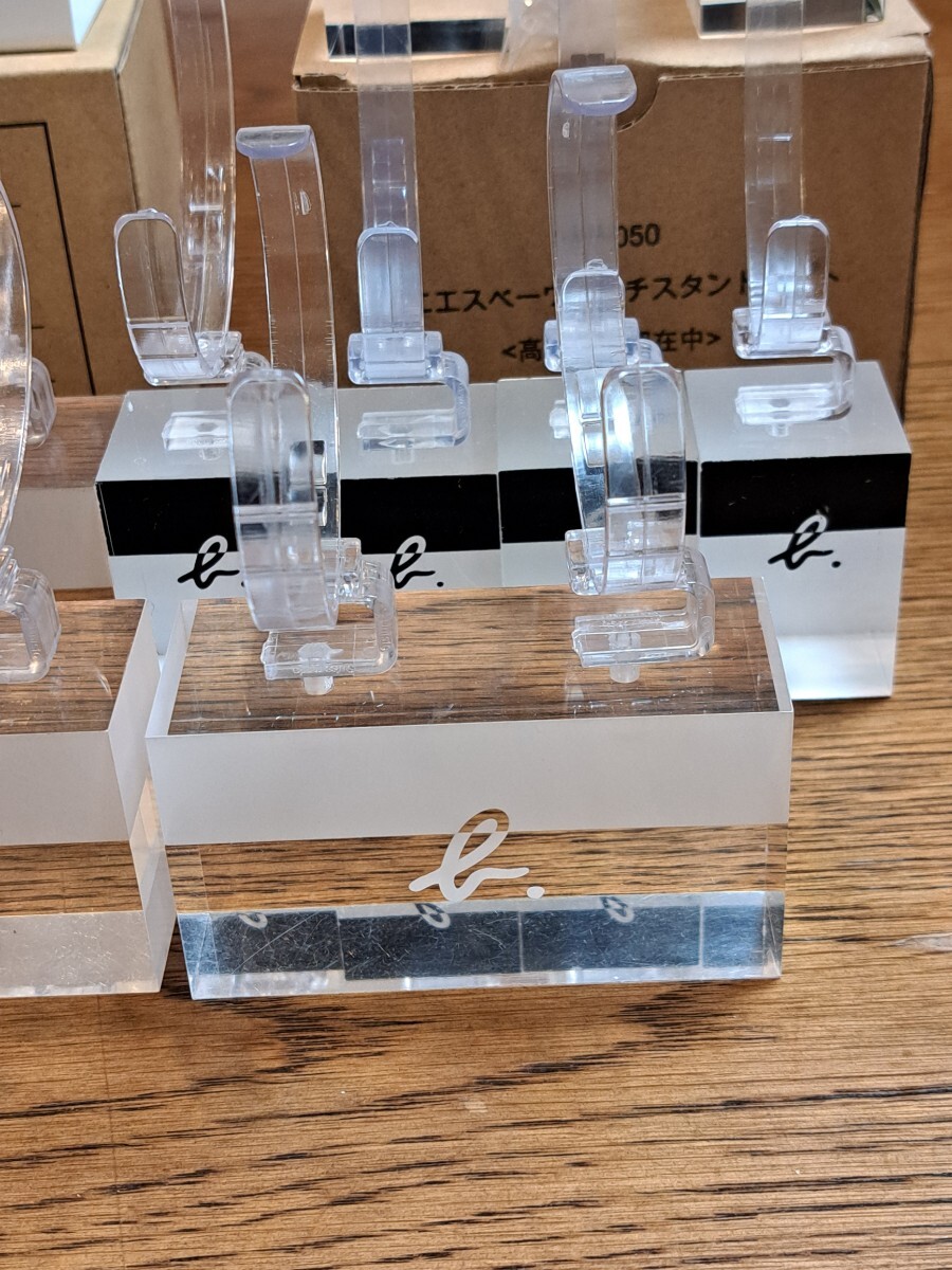  новый товар (2 шт ), б/у. пара часы подставка (3 шт ) & б/у. одиночный наручные часы подставка (10 шт )*** всего 15 шт 