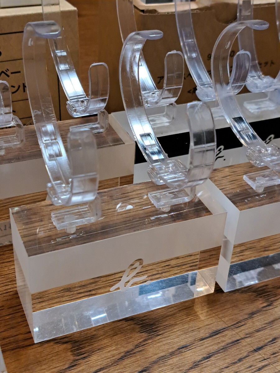  новый товар (2 шт ), б/у. пара часы подставка (3 шт ) & б/у. одиночный наручные часы подставка (10 шт )*** всего 15 шт 