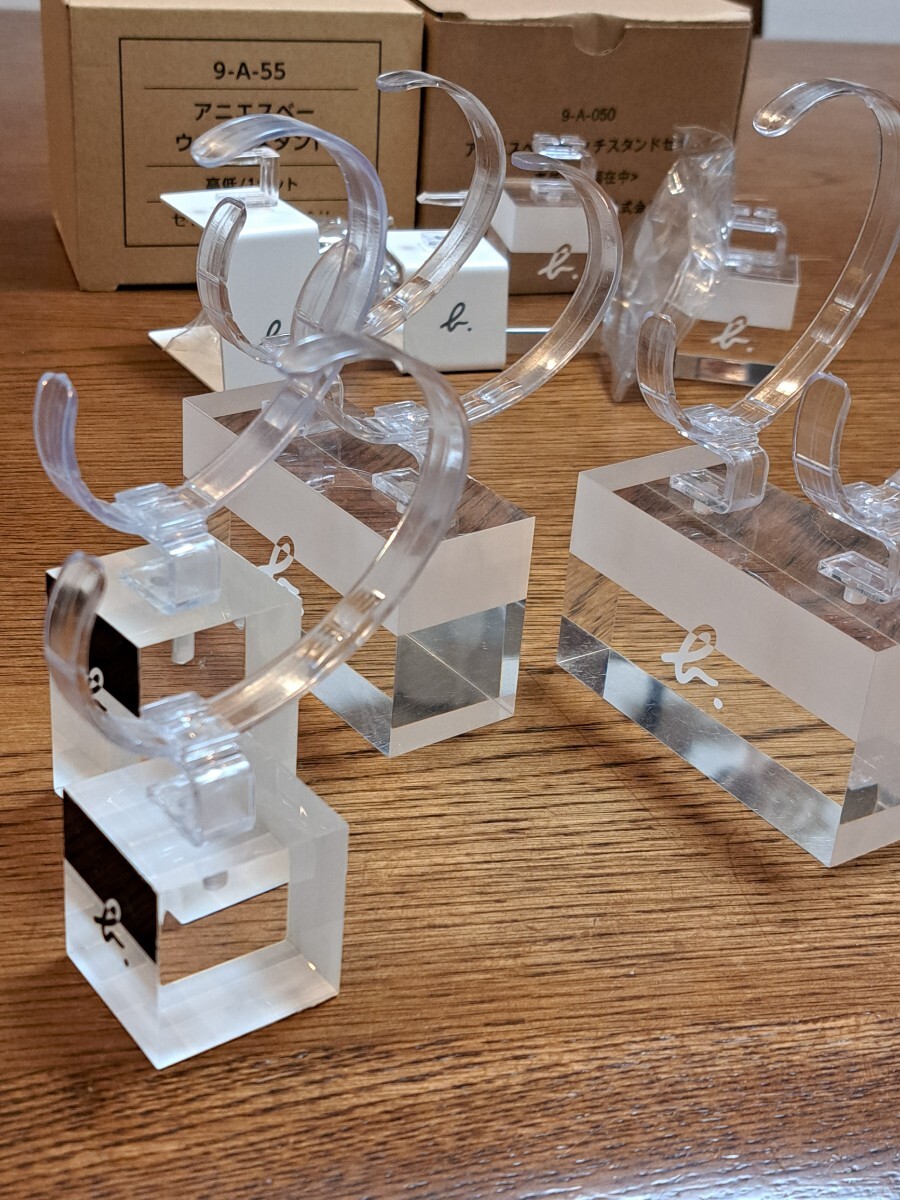  новый товар (2 шт ), б/у. пара часы подставка (3 шт ) & б/у. одиночный наручные часы подставка (10 шт )*** всего 15 шт 