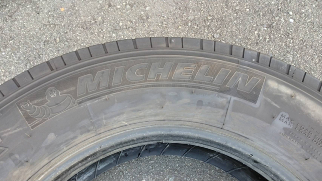 ミシュラン スタッドレス タイヤ 245/70R19.5 2025年製 2本 MICHELIN 溝約9~10mm_画像5