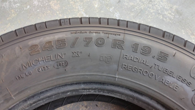 ミシュラン スタッドレス タイヤ 245/70R19.5 2022年製 2本 MICHELIN 溝約9mm_画像8