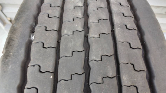 ミシュラン スタッドレス タイヤ 245/70R19.5 2025年製 1本 MICHELIN 溝約9~10mm_画像3