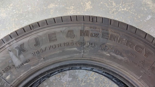ミシュラン スタッドレス タイヤ 245/70R19.5 2025年製 1本 MICHELIN 溝約9~10mm_画像5