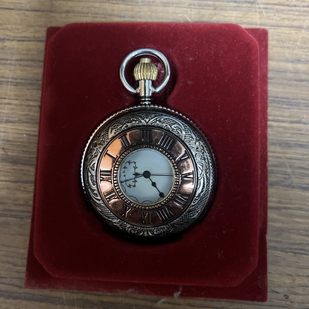 装飾エングレービングの懐中時計 ジャンク扱い_画像1