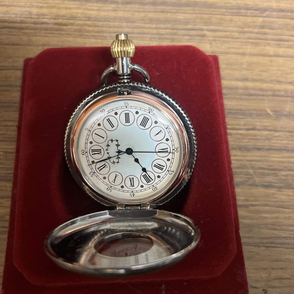 装飾エングレービングの懐中時計 ジャンク扱い_画像2