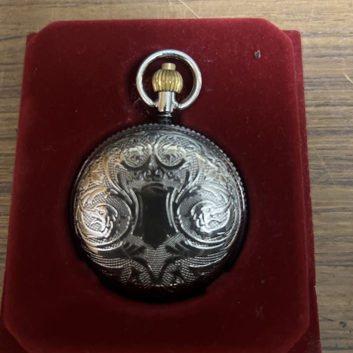 装飾エングレービングの懐中時計 ジャンク扱い_画像3