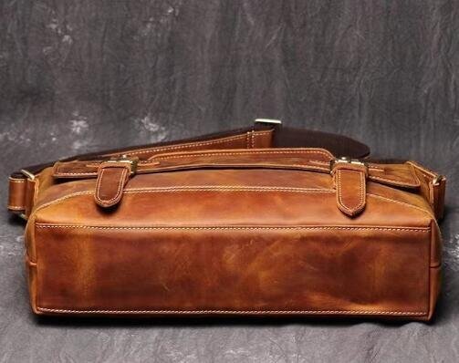 美品☆職人手作りヌメ革 メンズ ショルダーバッグ メッセンジャーバック 斜めがけ 肩掛け レザー ビジネスバッグ 大容量 通勤_画像3