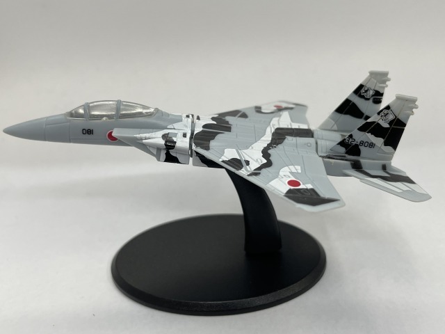 ■★ＵＣＣ　日米競演！最速の翼コレクション　４　Ｆ－１５　飛行教導隊（日本）　（航空ファン監修/組立式モデル/全長約90ｍｍ）_画像1