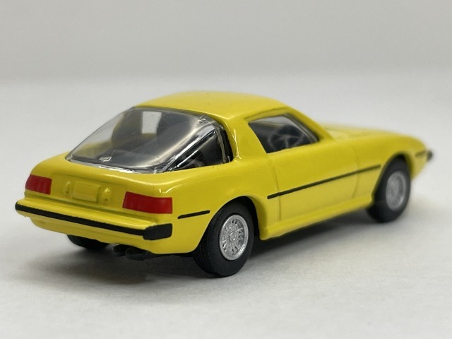■★サークルＫサンクス　MAZDA（マツダ） ミニカーコレクション　SAVANNA RX-7 early ver. (SA22C)（1/100）（イエロー/KYOSHO）_画像2