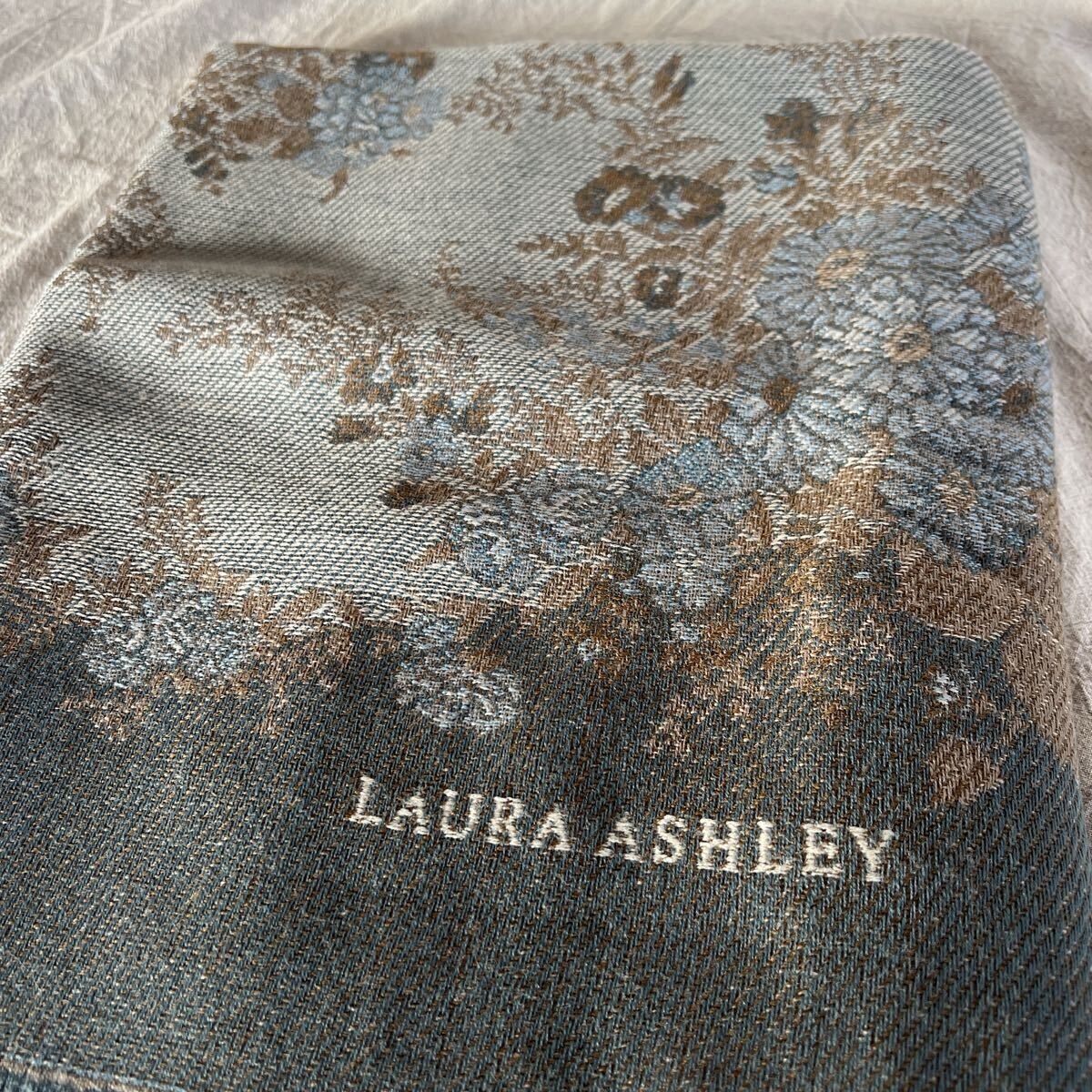 T11-19-5 未使用　ローラ　アシュレイ　ブランケット　Laura Ashley 花柄　毛100% 日本製　薄いグリーン　140×140㎝_画像1