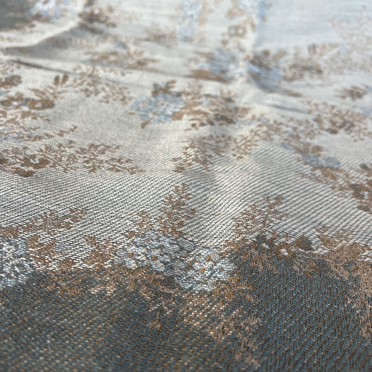 T11-19-5 未使用　ローラ　アシュレイ　ブランケット　Laura Ashley 花柄　毛100% 日本製　薄いグリーン　140×140㎝_画像6