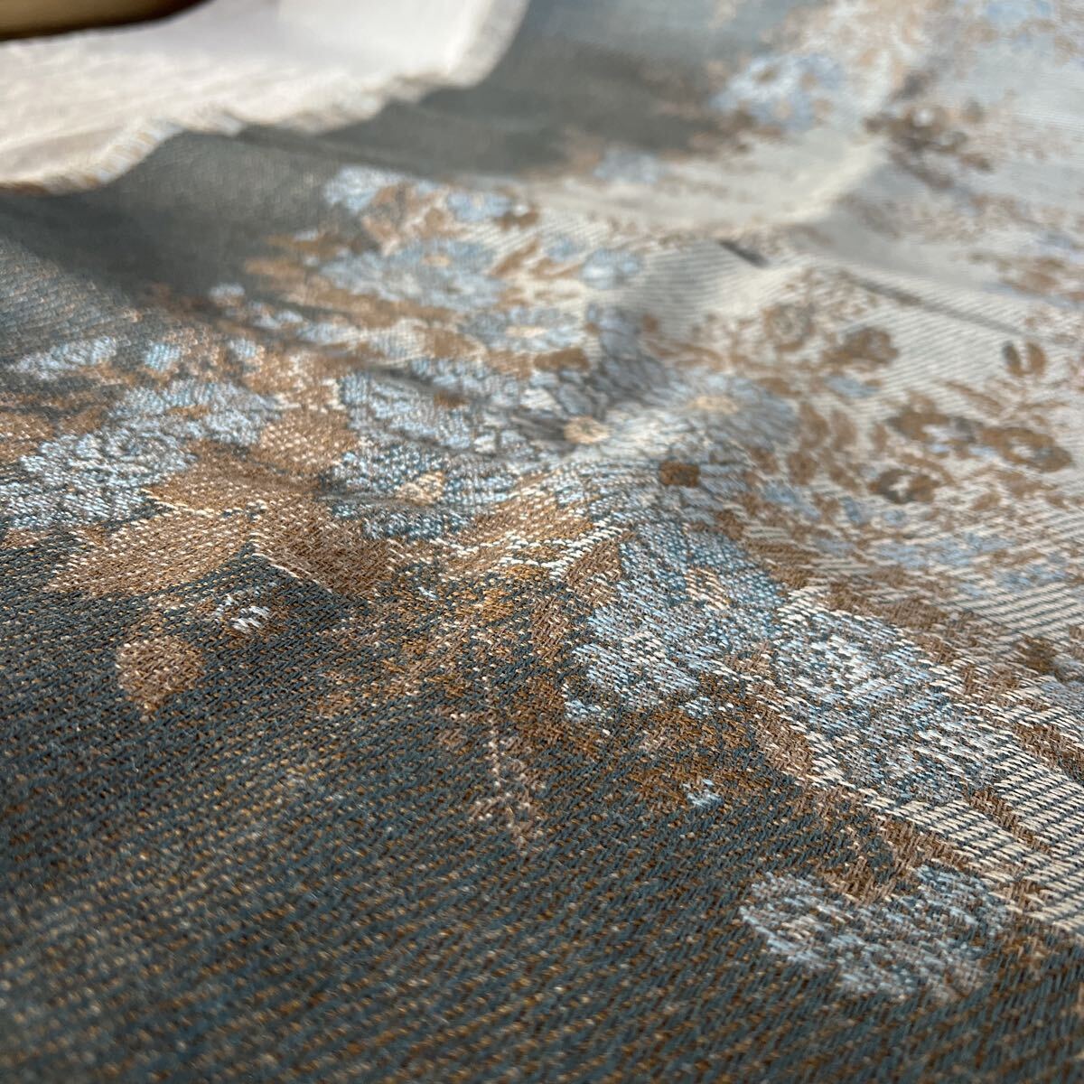 T11-19-5 未使用　ローラ　アシュレイ　ブランケット　Laura Ashley 花柄　毛100% 日本製　薄いグリーン　140×140㎝_画像7