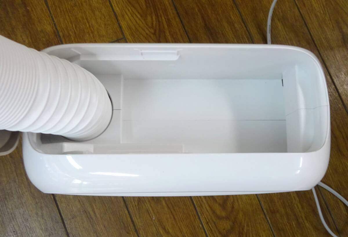 ◆ 2025年製 SHARP シャープ プラズマクラスター ふとん乾燥機 UD-CF1-W /ふとん暖め ふとん 衣類乾燥 空気浄化 /動作確認済み◆_画像4