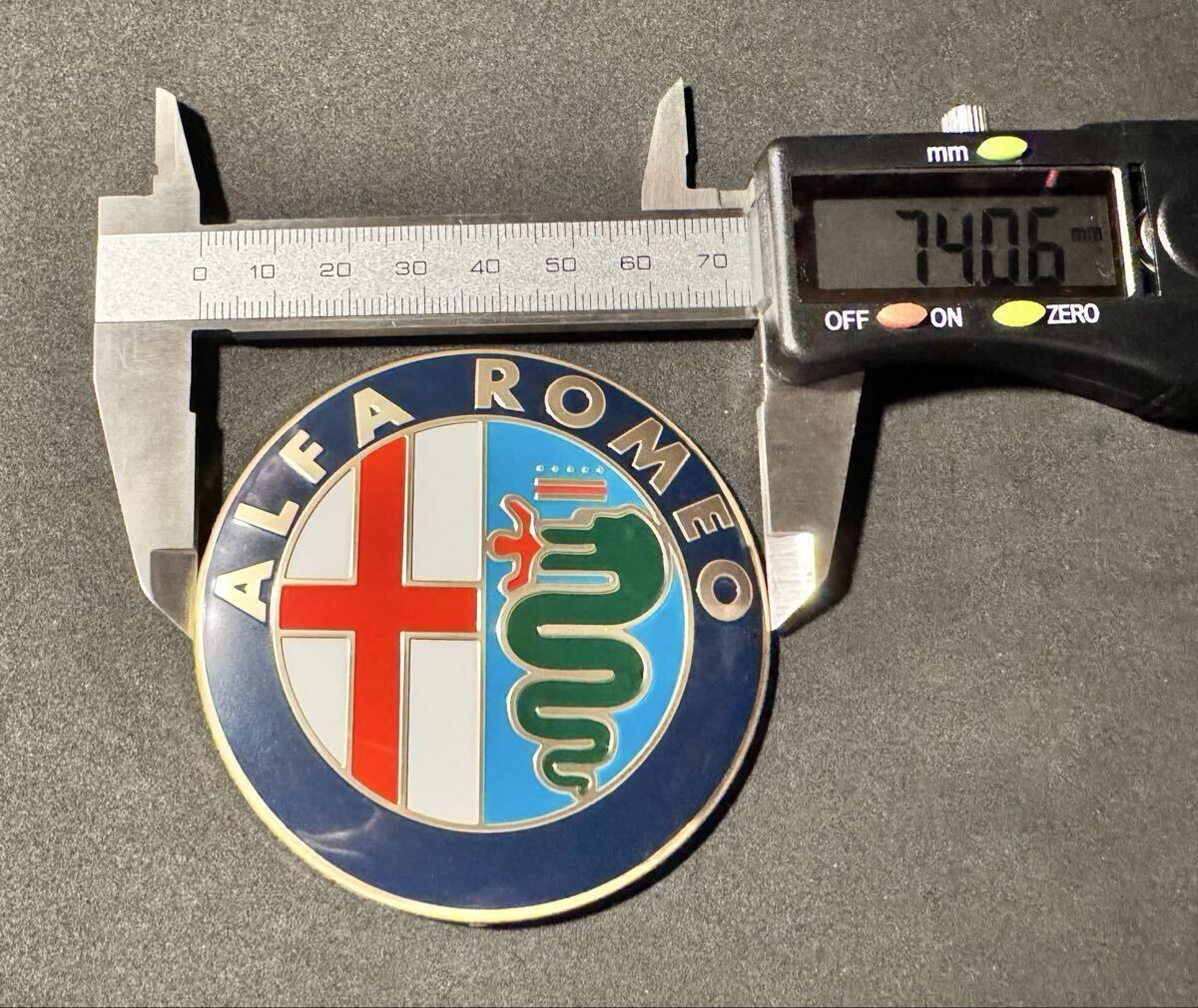 ★ Alfa Romeo アルファロメオ フロント/リアエンブレム ゴールド旧ロゴ 74mm 2個セット アルミ製 ★_画像8