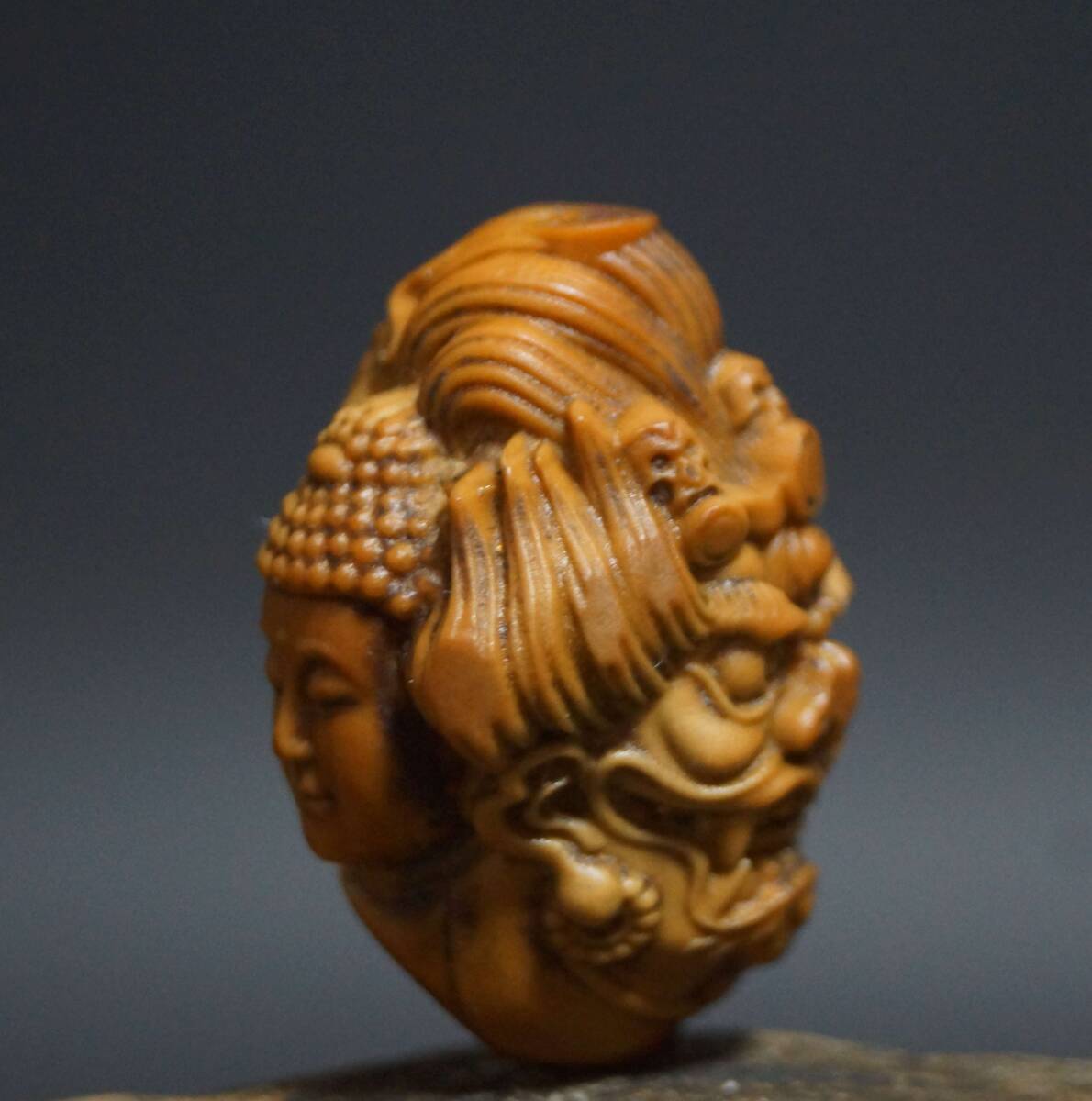 [.] времена . гравюра умение резьба по дереву [..] вид резьба по дереву netsuke .. шар .. предмет декортивный элемент .. предмет * длина 2.7cm*s71125