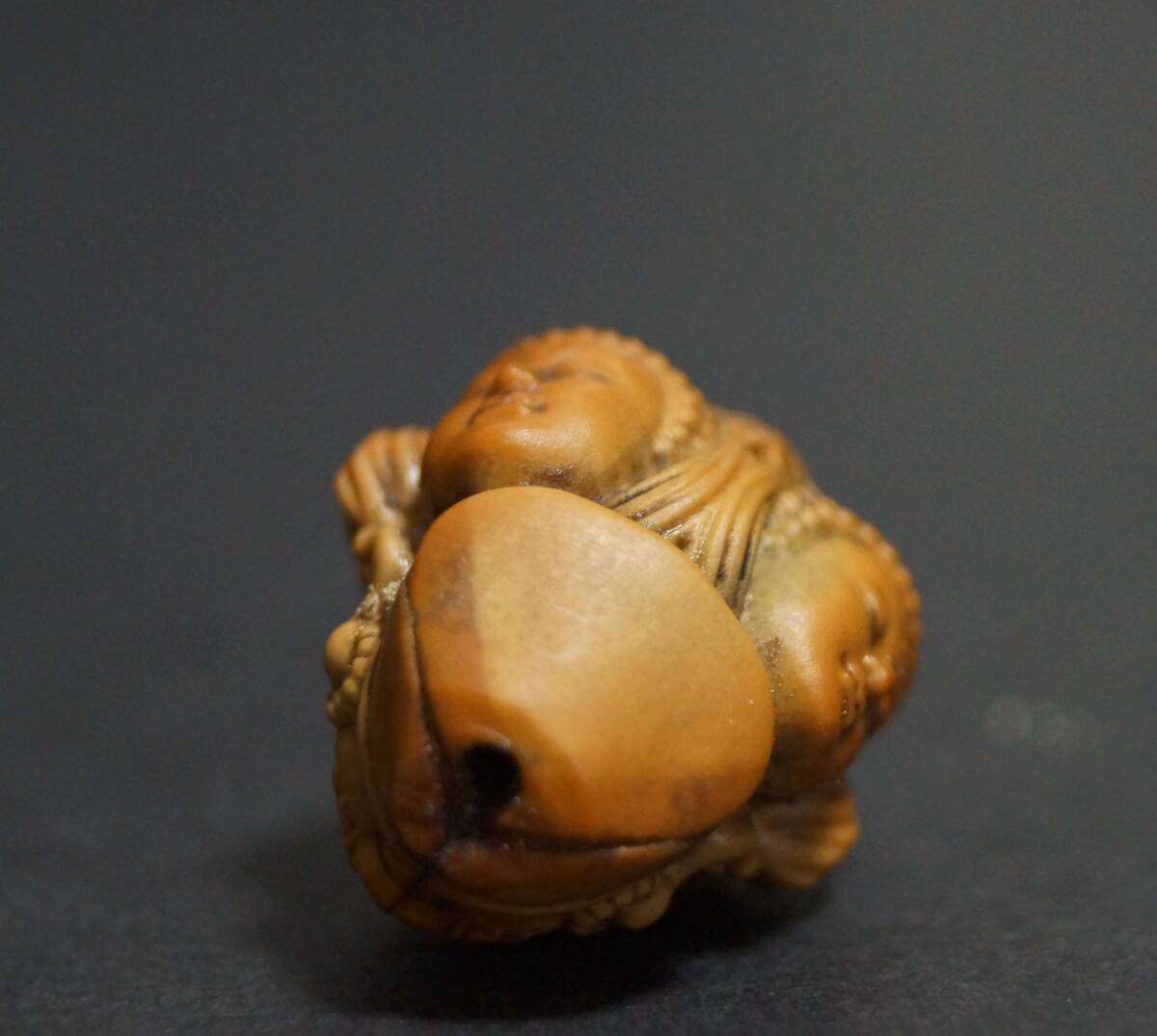 [.] времена . гравюра умение резьба по дереву [..] вид резьба по дереву netsuke .. шар .. предмет декортивный элемент .. предмет * длина 2.7cm*s71125