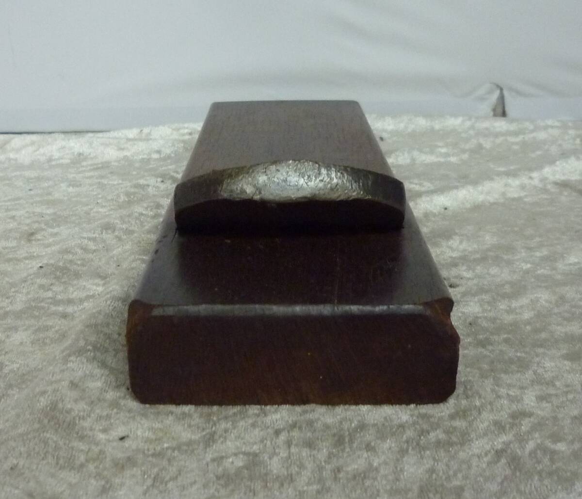 ■A11-84 鉋 カンナ かんな 【千代鶴/ちょつる 運壽/うんじゃ 】 寸八 70mm 大工道具 古道具 ハンドツール_画像4