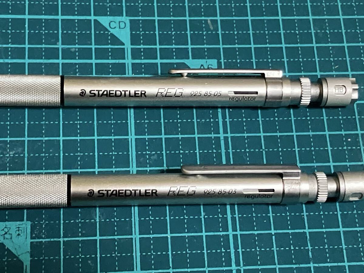 【美品】 STAEDTLER REG ステッドラー レグ 925 85 0.3mm 0.5mm 2本セット regulator 製図用 筆記用具 希少品 当時物_画像2