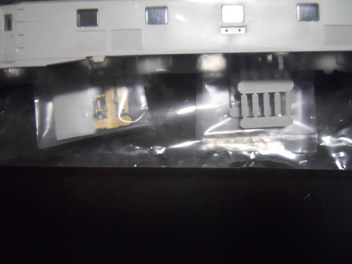 ◎ KATO・アッシーパーツ ● 28085 EF58 未塗装ボディ　初期型小窓 ● 未開封品_画像2