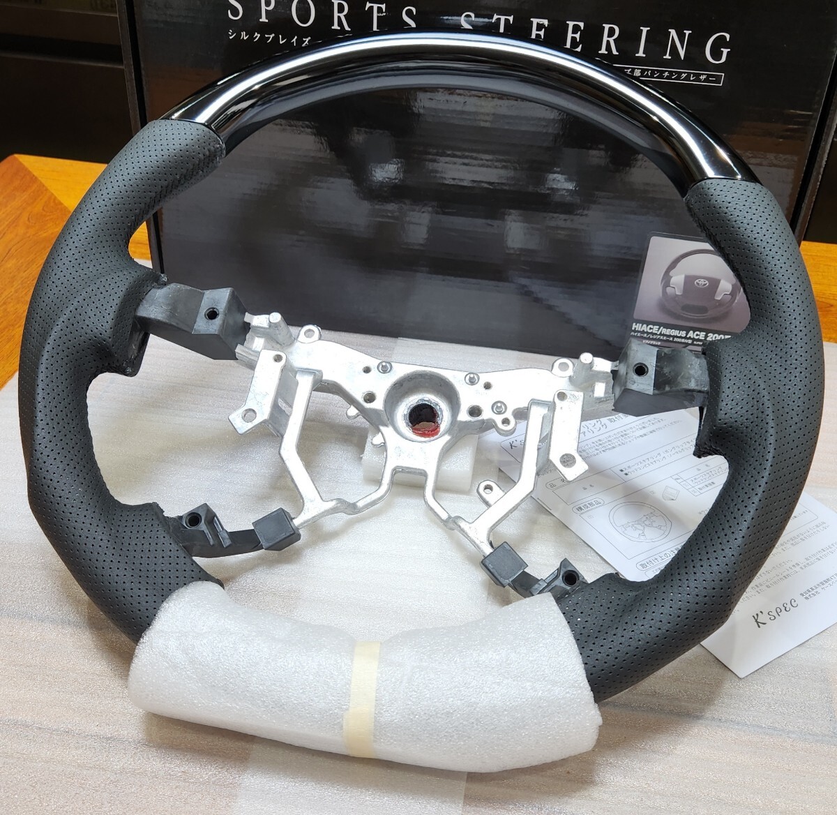 シルクブレイズ│スポーツ ステアリング│200 ハイエース 4型 5型 6型 7型｜ H25/12～現行│ピアノブラック｜ガングリップ｜SB-ST-187_画像3