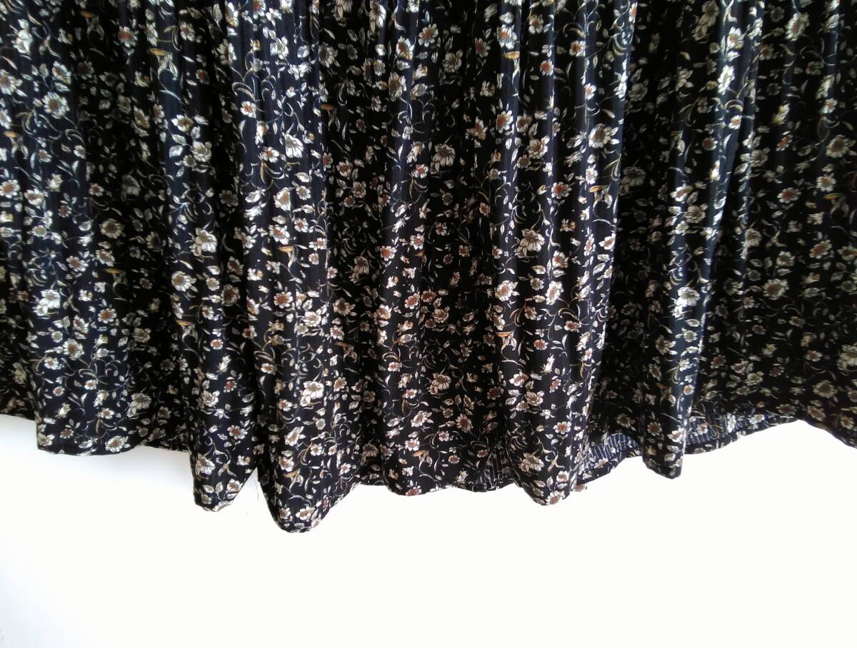 archives★花柄プリーツスカート★春秋冬　ブラック　レイヤードに　アルシーヴ_画像3