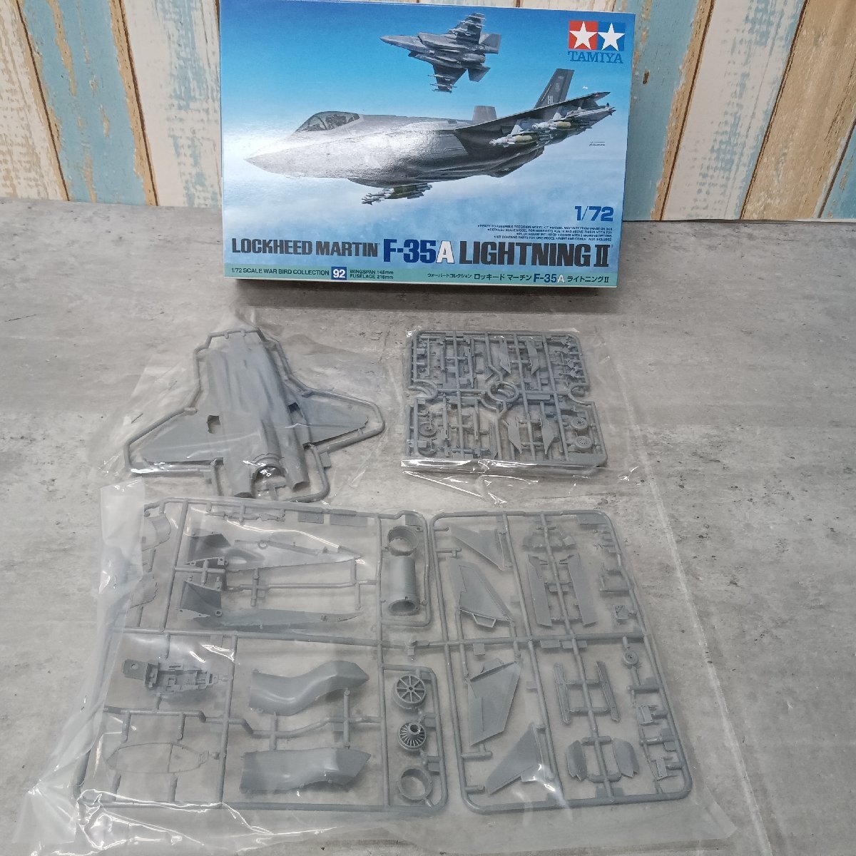 タミヤ ロッキード マーチン F-35A ライトニングⅡ + スーパーマリン スピットファイア Mk.I プラモデル 未組立品_画像3