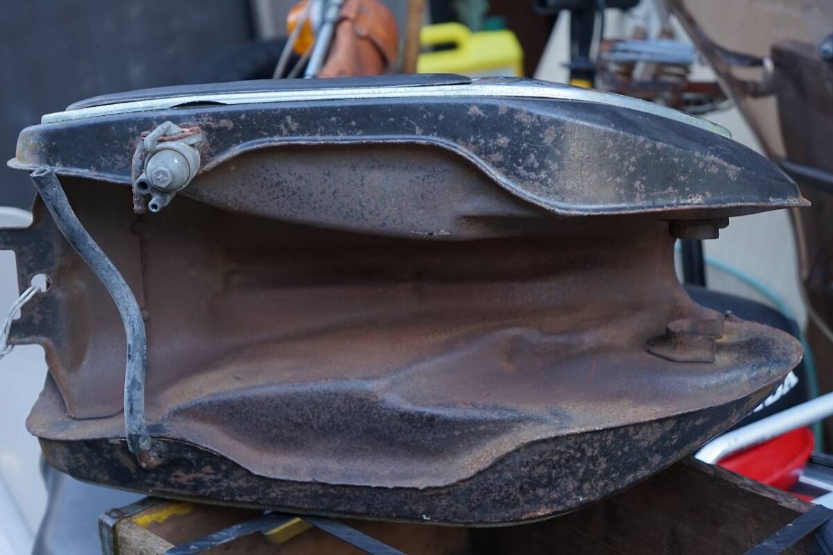 【ビンテージ・バイク用品】HONDA ホンダ CB250 燃料タンク ガソリン タンク 現状品_画像4