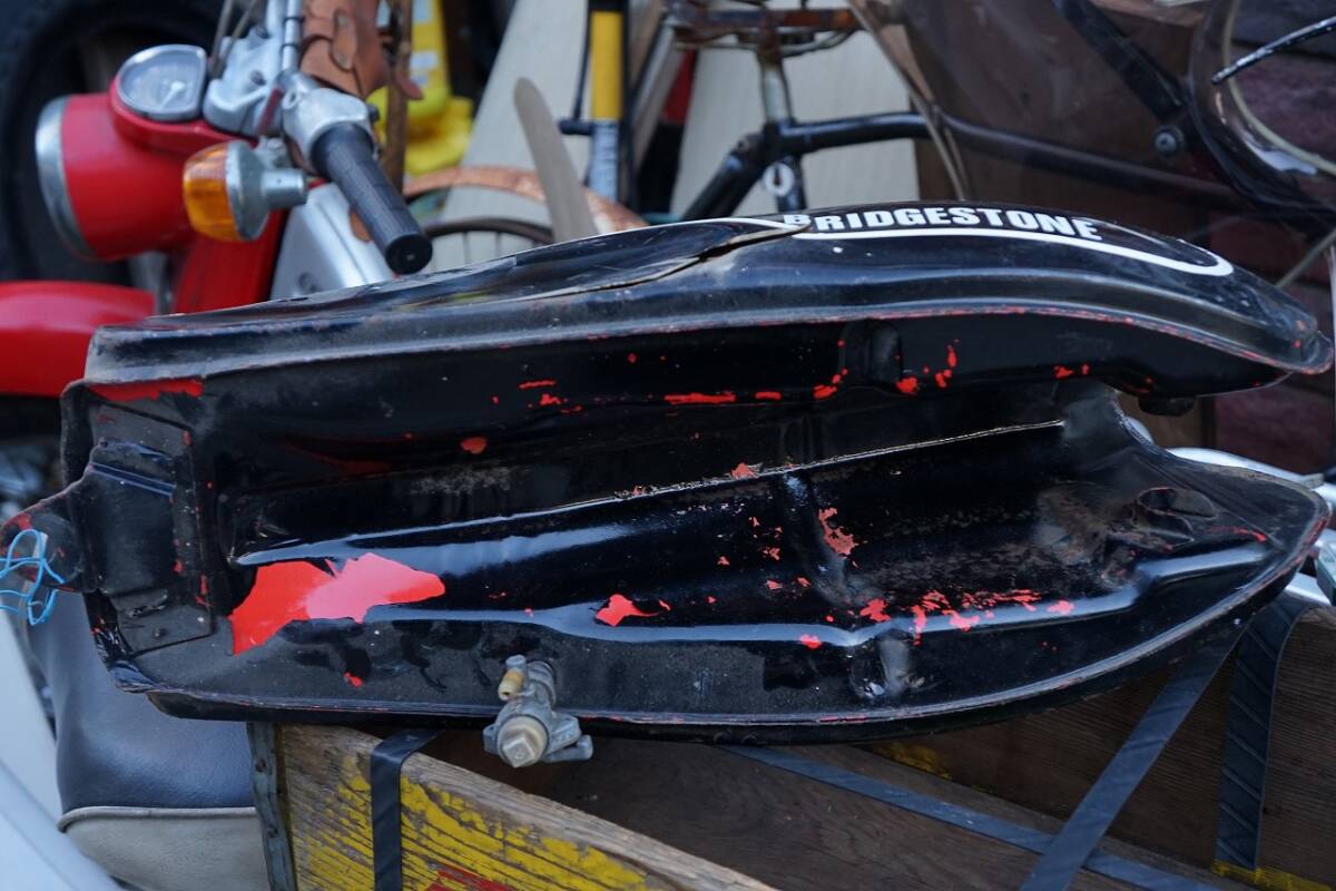 【ビンテージ・バイク用品】ブリヂストン？ ヤマハ？ 燃料タンク ガソリン タンク 現状品_画像5