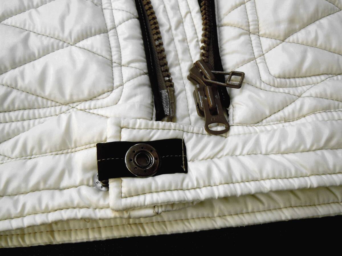 ★防寒性抜群 美品 AVIREX アヴィレックス キルティング ワッペン付き中綿ジャケット メンズ ホワイト メンズL★_画像9
