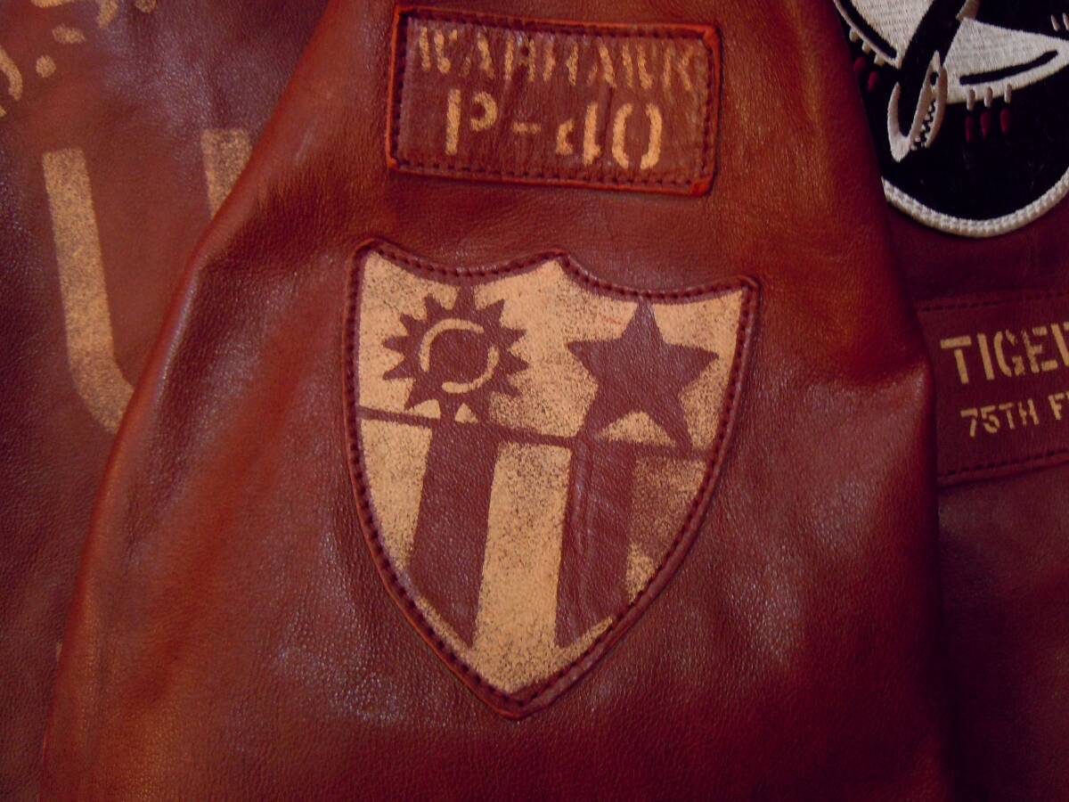 ★直営店限定品 定価約9万円 AVIREX アヴィレックス 羊革 エイジド ワッペン ライダースジャケット バーガンディー メンズL★_画像5