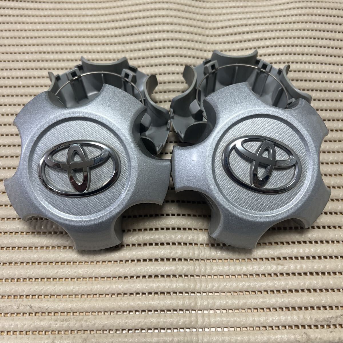 トヨタ TOYOTA センターキャップ ヴァンガード RAV4 _画像2