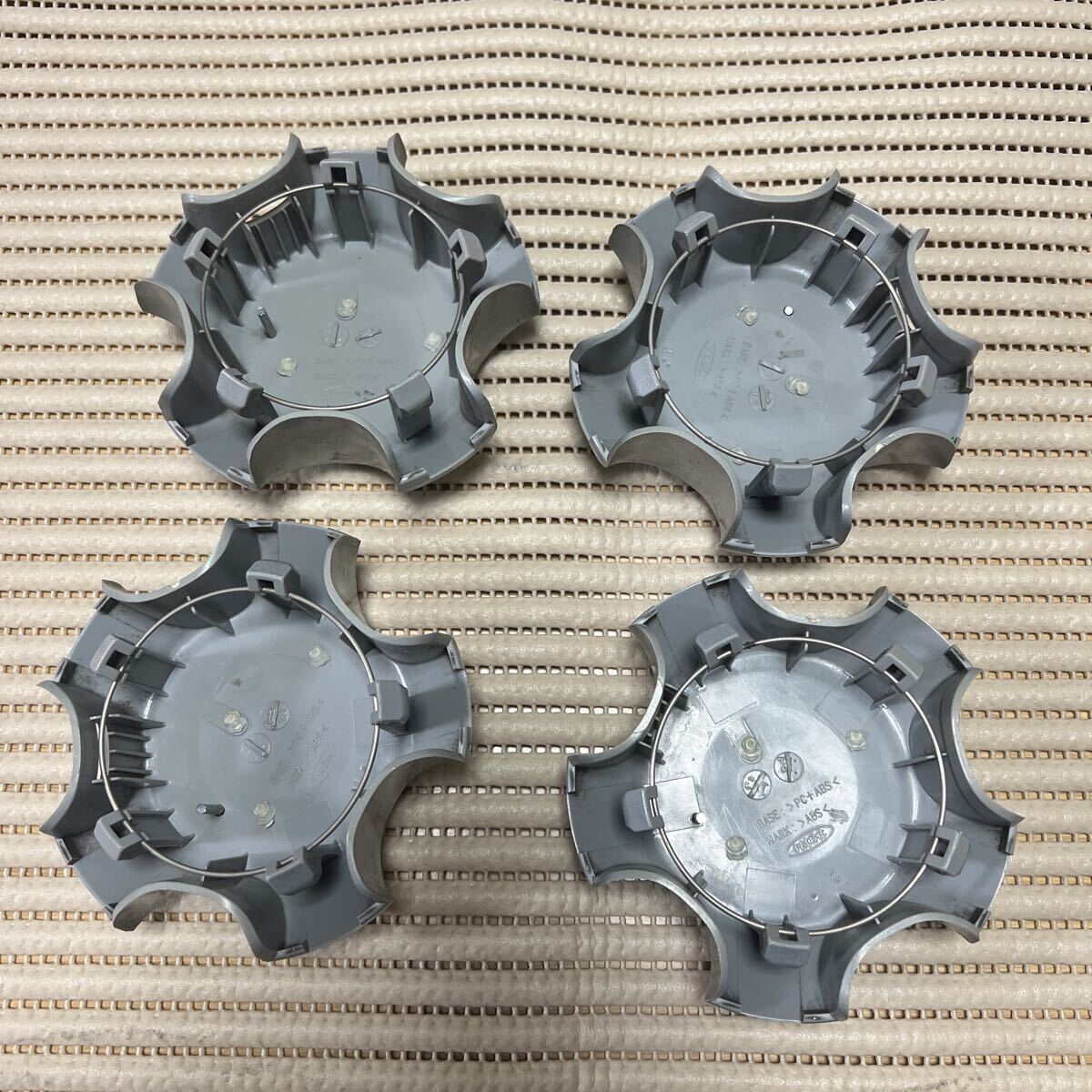 トヨタ TOYOTA センターキャップ ヴァンガード RAV4 _画像4