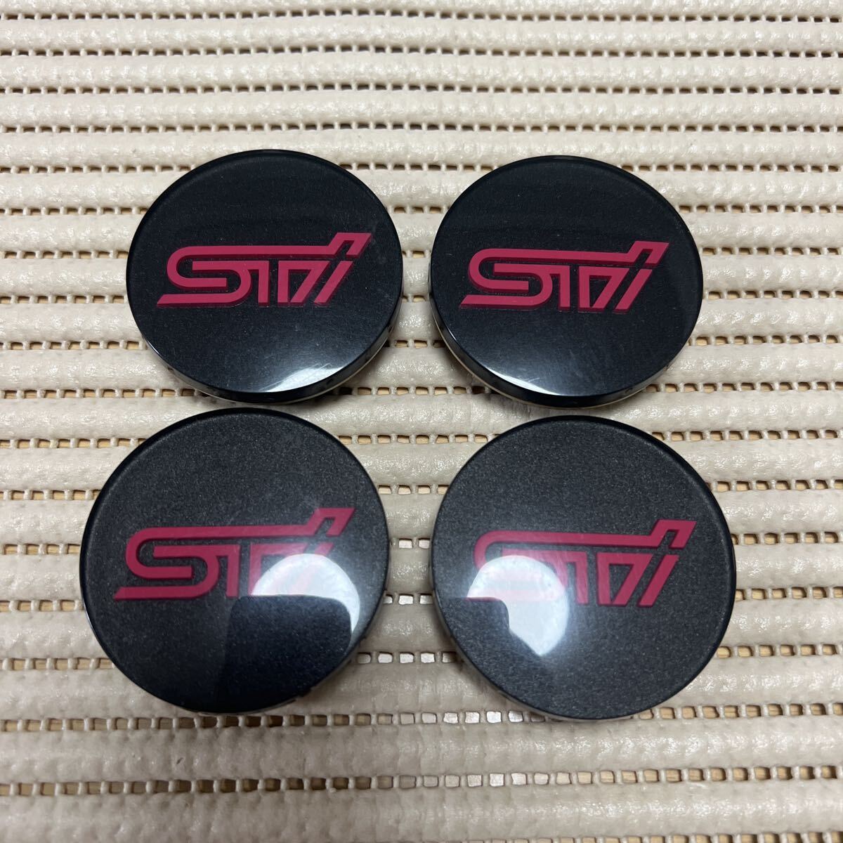 スバル 純正 センターキャップ STI _画像1