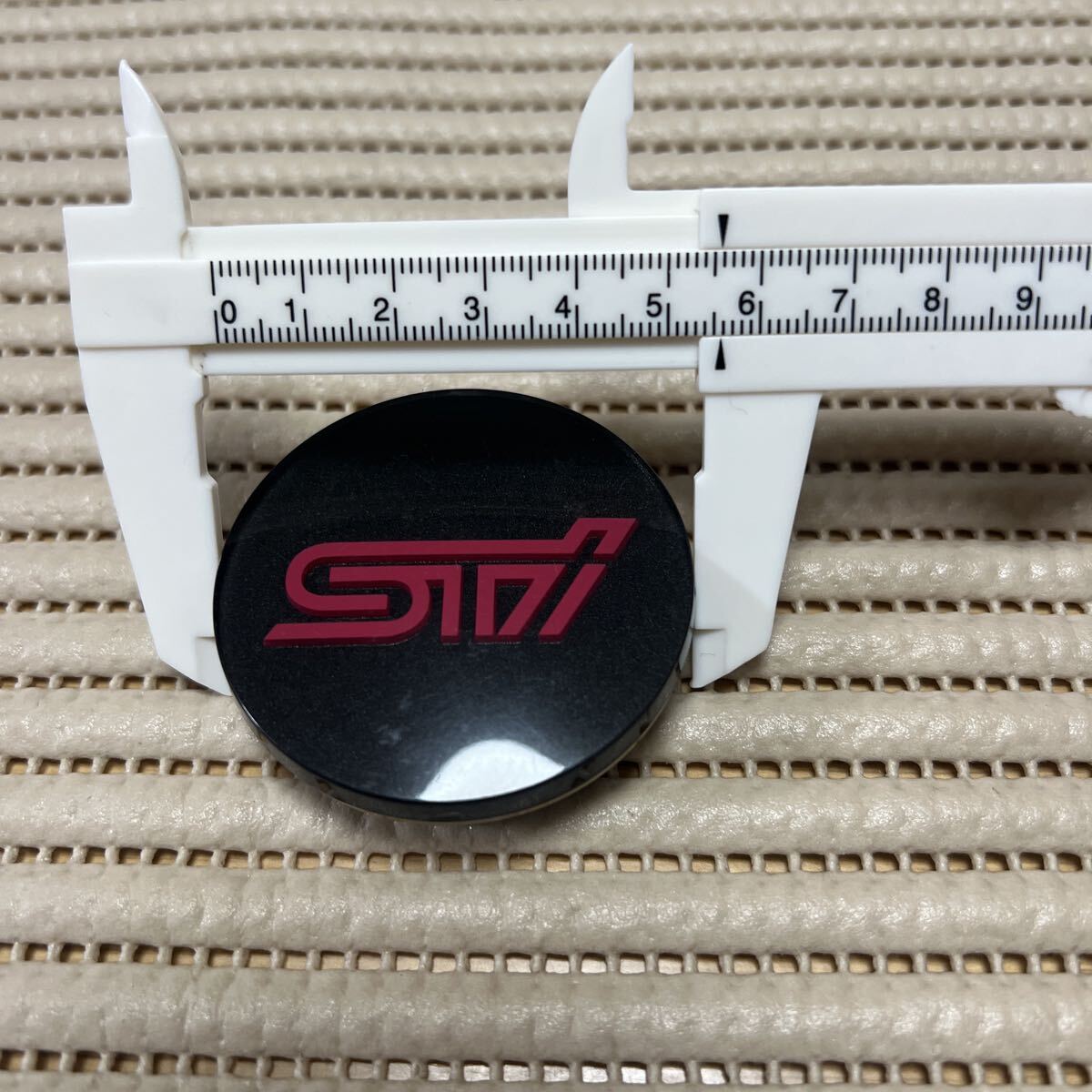 スバル 純正 センターキャップ STI _画像3