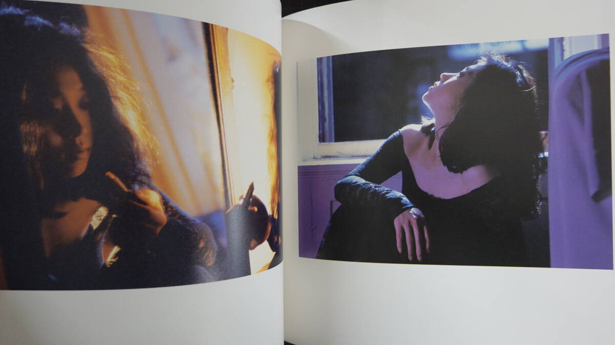 6197中森明菜写真集 ビジュアルブック「CROSS MY PALM クロスマイパーム」 ケース付き 帯付き_画像3