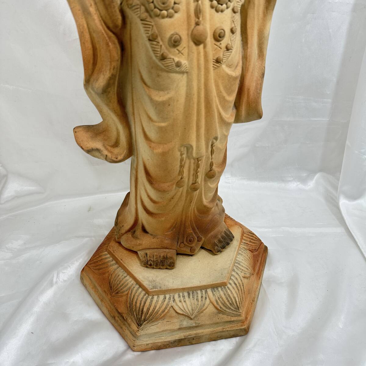 仏教美術 素焼き 観音菩薩 立位菩薩 高さ約85cm 台座パーツ 腕パーツ 頭光パーツ 宝冠パーツ 仏教工芸品 観音様 観音菩薩像 【H1986】_画像7