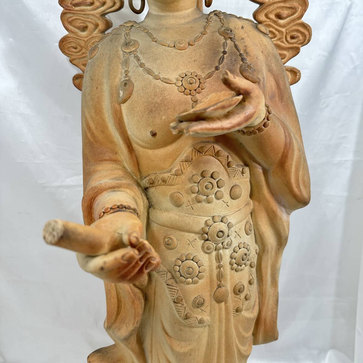 仏教美術 素焼き 観音菩薩 立位菩薩 高さ約85cm 台座パーツ 腕パーツ 頭光パーツ 宝冠パーツ 仏教工芸品 観音様 観音菩薩像 【H1986】_画像6