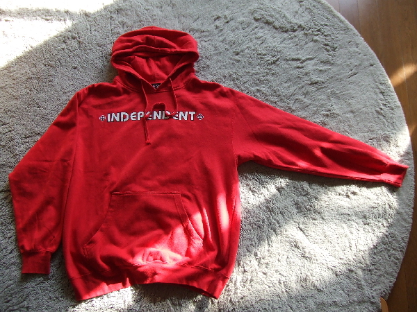 L★インディペンデントINDEPENDENT★アイアンクロス スウェットパーカー赤　スケートsk8スケーター廃盤パーカー00s_画像2