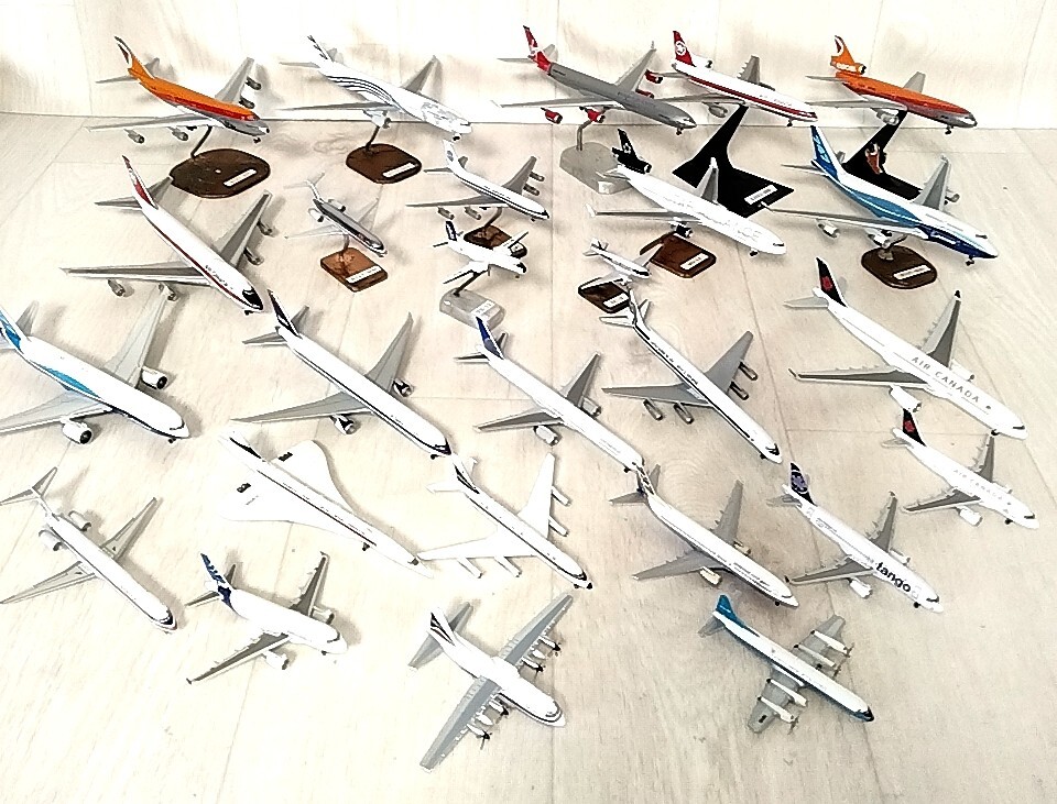 飛行機　航空機　ミニチュア　まとめ　　YS-11　DC-3　MD-11　B747-400　B717-200　B777-200など　　G251106-1_画像1