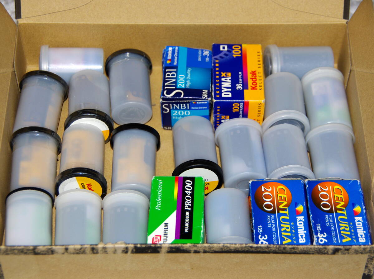カラーフィルム23本まとめて。宅急便コンパクト発送。期限切れジャンク。_画像1