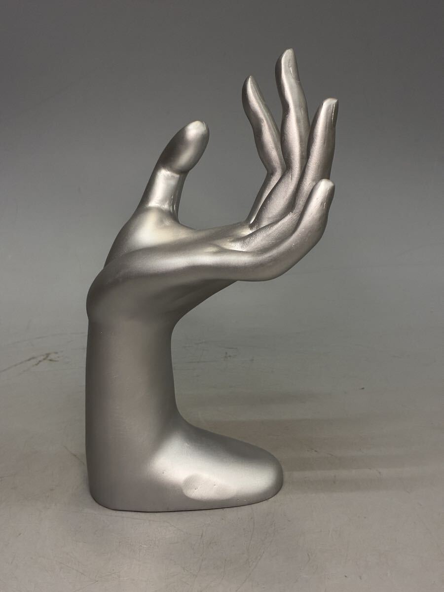 手マネキン 指輪スタンド スタンド ディスプレイスタンド 什器 展示グッズ オブジェ インテリア 手 リングスタンド シルバー アート 樹脂_画像3