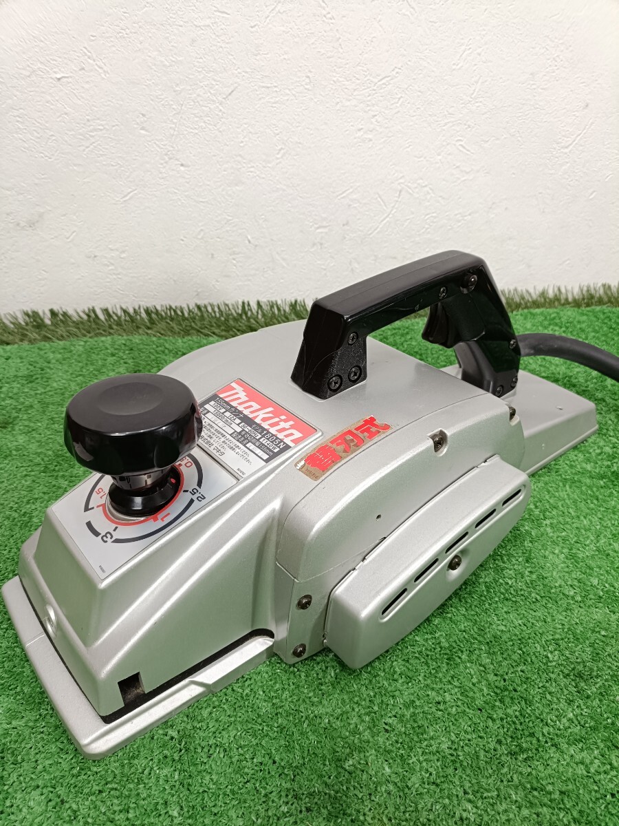 makita マキタ 替刃式 155mm 電気 カンナ 1805N かんな 木箱 ケース付き 領収書5028_画像4