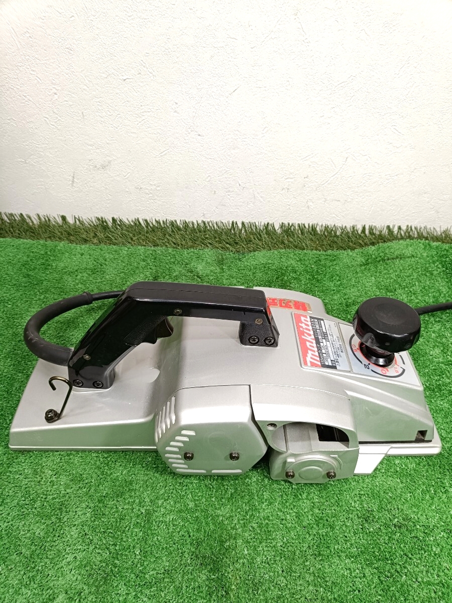 makita マキタ 替刃式 155mm 電気 カンナ 1805N かんな 木箱 ケース付き 領収書5028_画像6