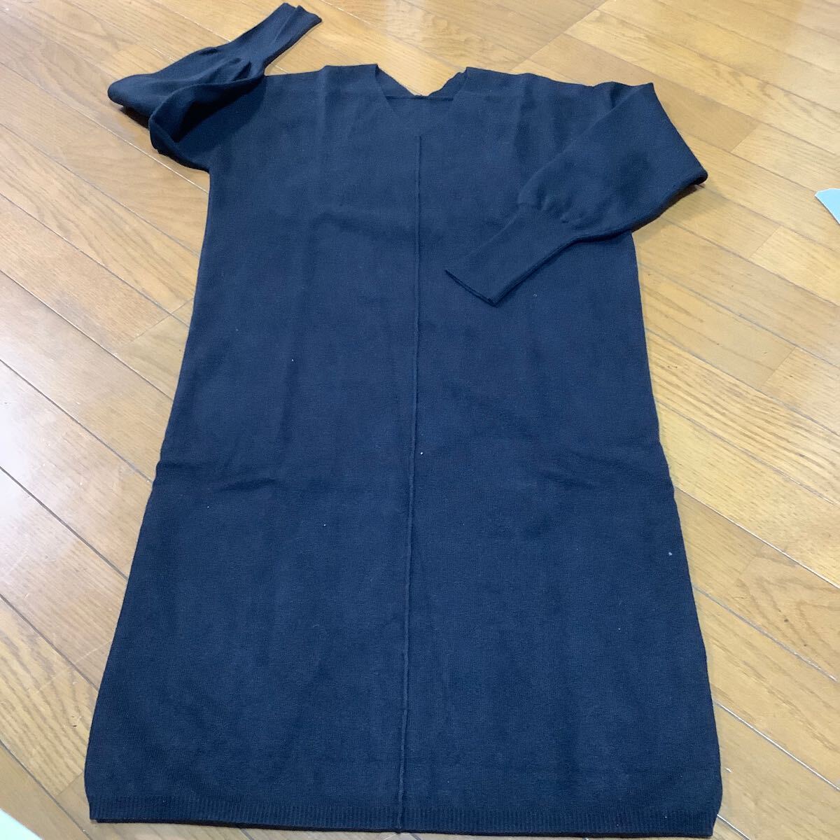 ニット 長袖 セーター ニットワンピース　黒　Fサイズ　暖かい　着丈約92cm 胸幅約47cm 未使用　送料600円_画像1