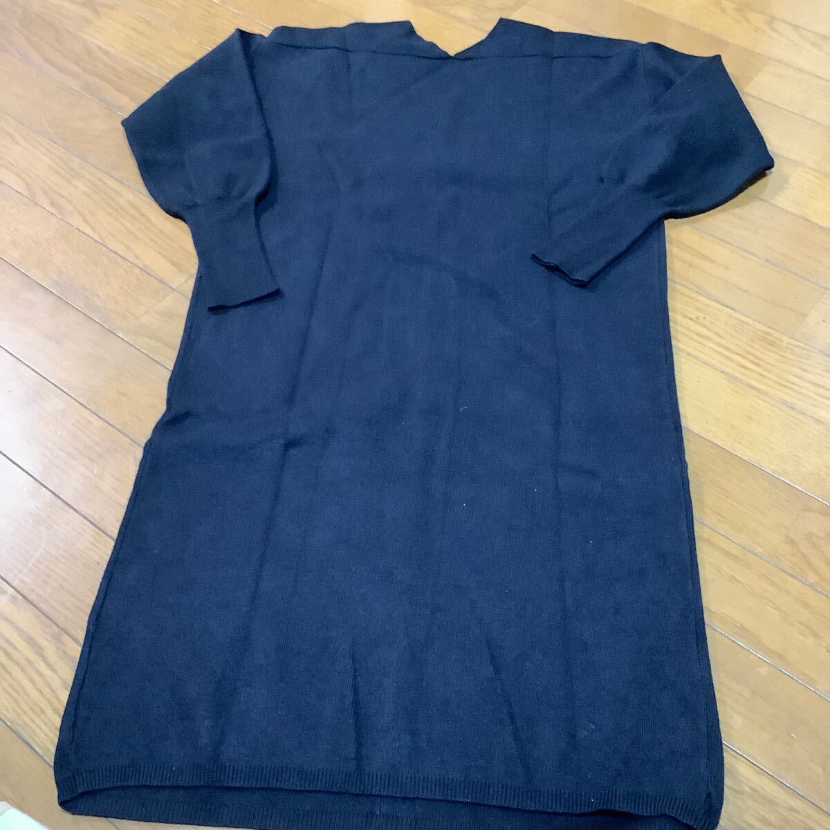 ニット 長袖 セーター ニットワンピース　黒　Fサイズ　暖かい　着丈約92cm 胸幅約47cm 未使用　送料600円_画像3